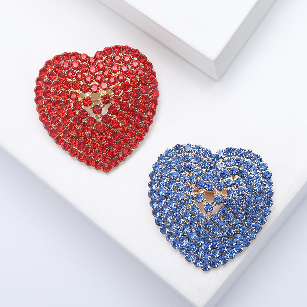 Hot Sale Fashion Women Girls Jewelry Gift Brooch Alloy Gold Plated Blue Red Crystal Rhinestone Heart Shape Brooch Pins