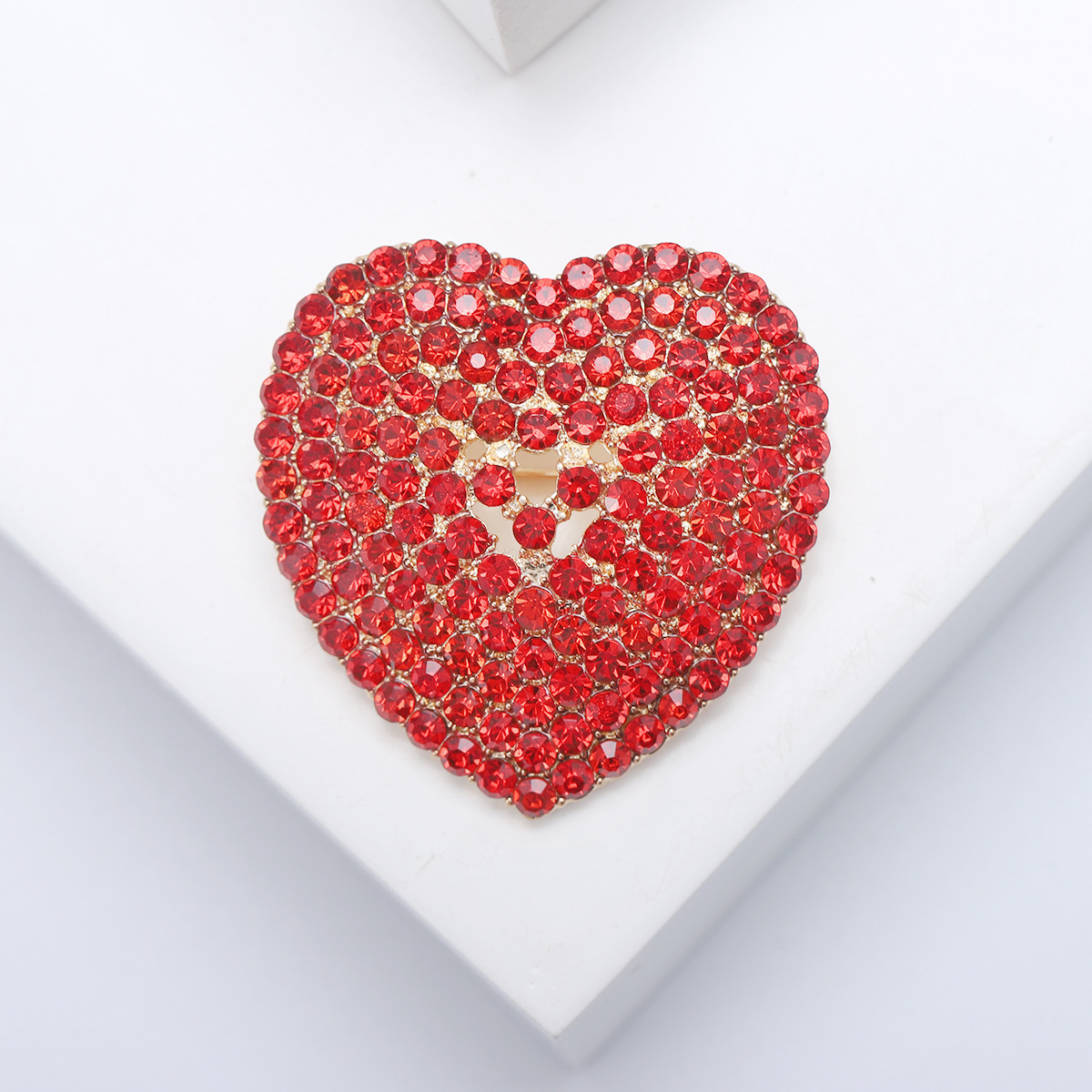 Hot Sale Fashion Women Girls Jewelry Gift Brooch Alloy Gold Plated Blue Red Crystal Rhinestone Heart Shape Brooch Pins