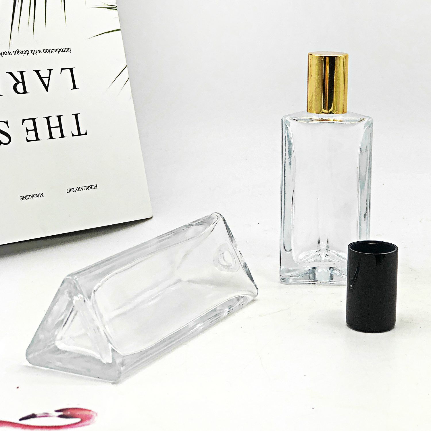 Wholesale 25ml 40ml triangle perfume bottle glass perfume bottle for spray pump