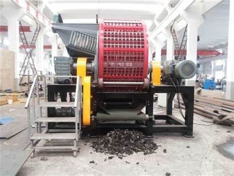 Waste Whole Truck Tyre Shredder Machine Industrial Used Tyre Full Automatic Shredder Into 3-8cm Rubber Blocks Chips