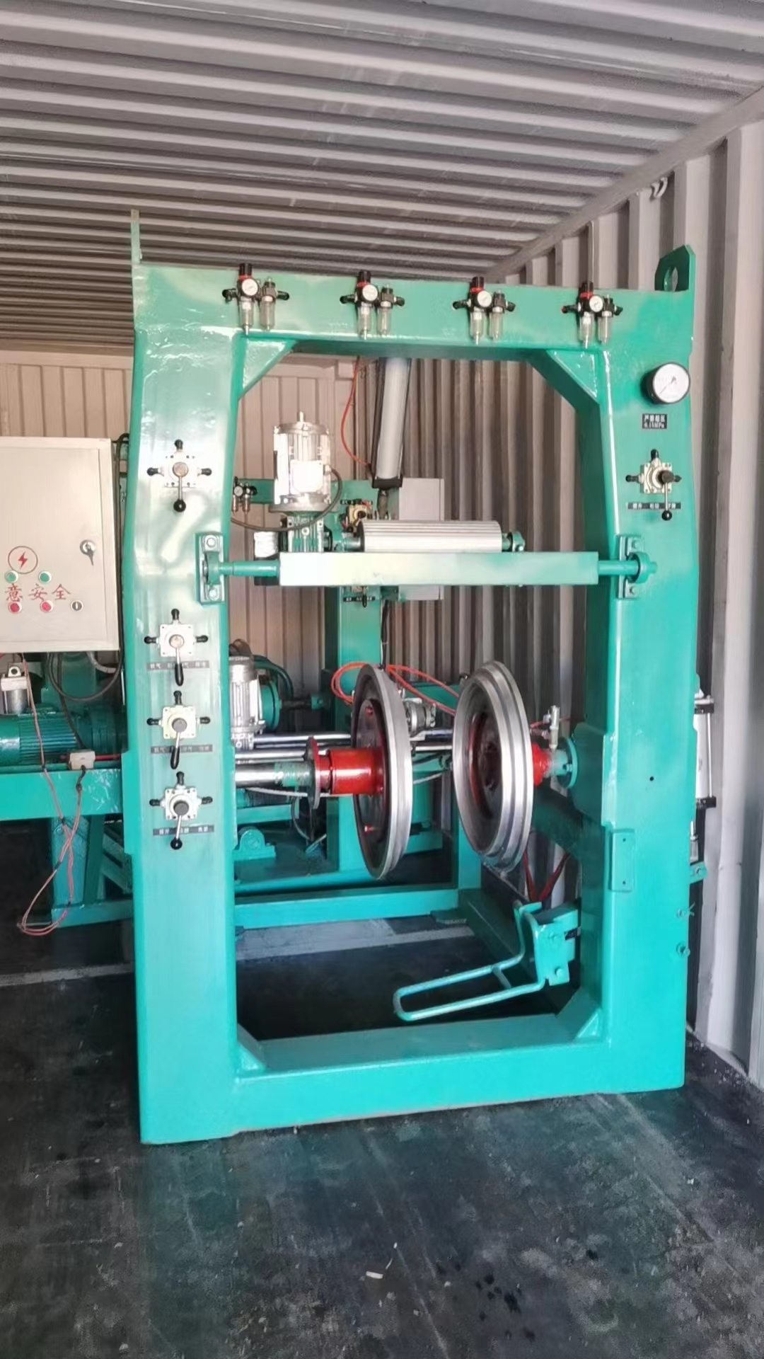 Tire Tread Buffing Machine / Tyre Retreading Machine