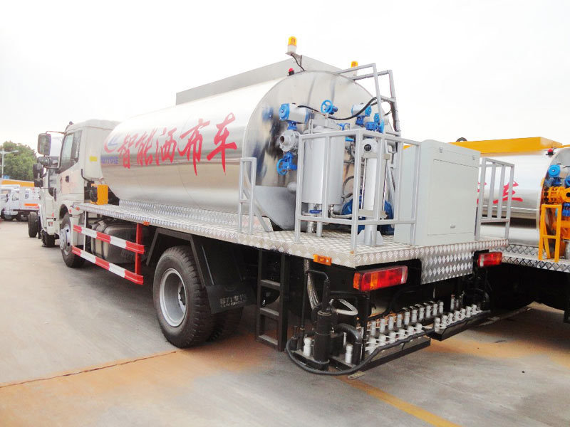 Bitumen asphalt spraying distributor truck with 10cbm tank