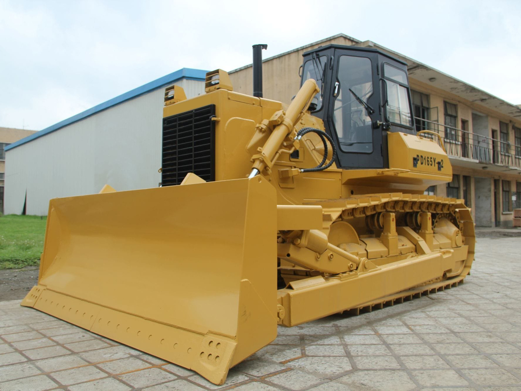 Crawler Bulldozer 160hp PD165Y-2 with Winch for Hauling Wood