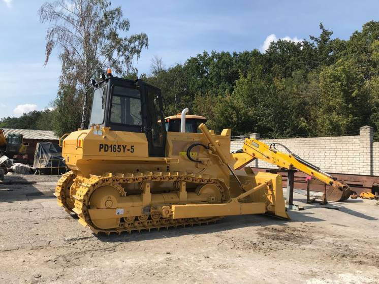 Crawler Bulldozer 160hp PD165Y-2 with Winch for Hauling Wood