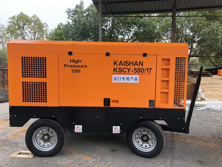 Chinese factory 7 bar 4.5m3 37kw mining quarry use small portable diesel screw air compressor KSCY-550/13