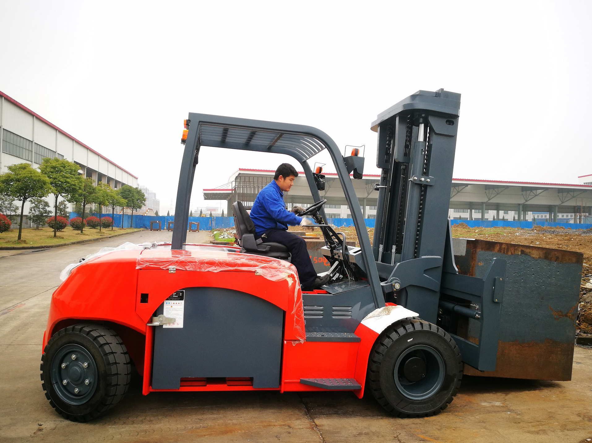 Heli Heavy Forklift 10 Ton Electric Forklift CPD100 with Triple Mast