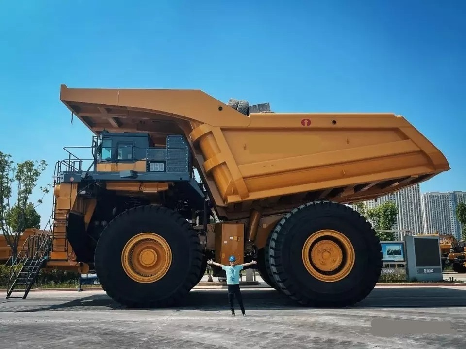 Top Brand New 400 Ton Large Double-axle Rigid Minecart Mining Dump Truck XDE440 for Sale