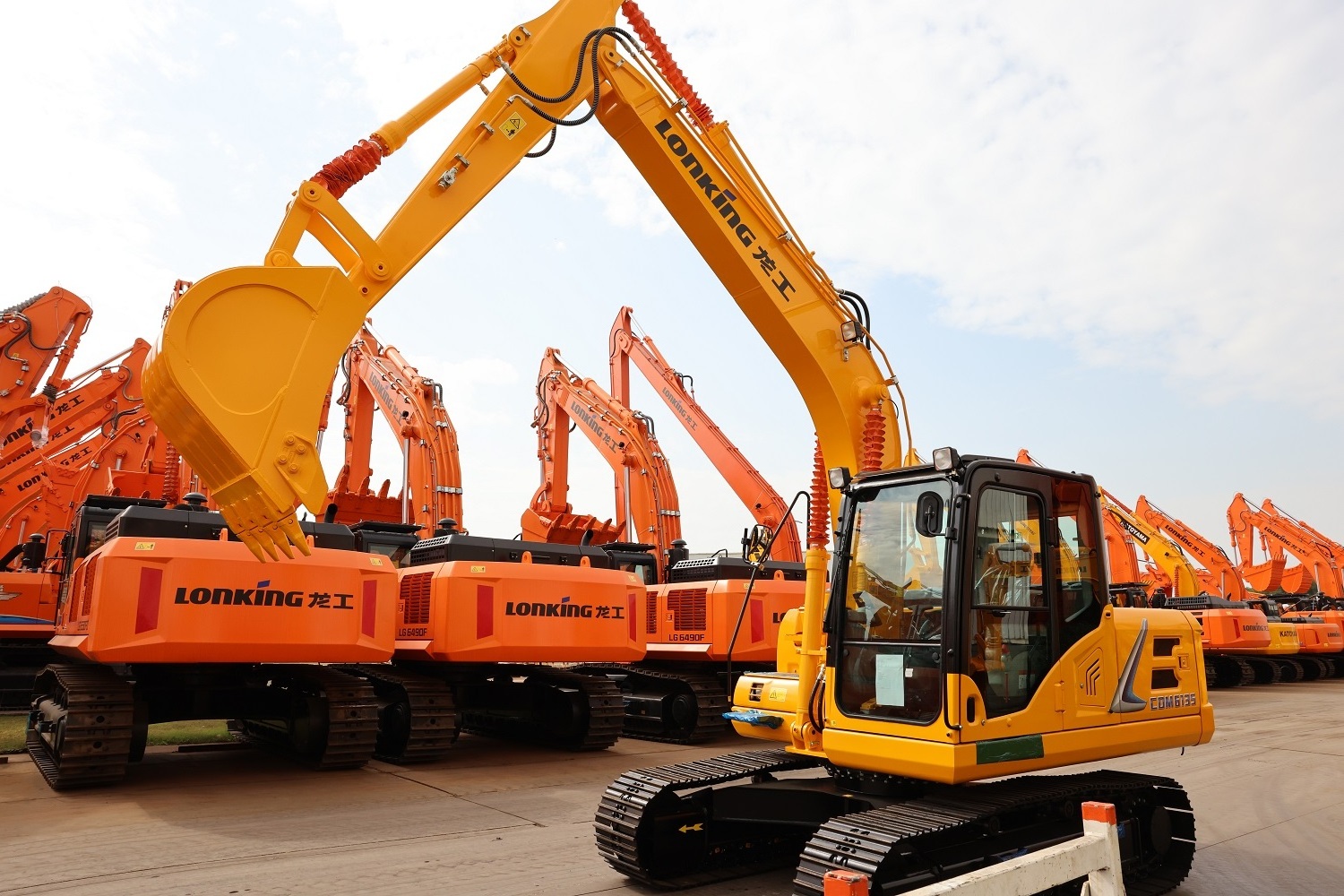 LONKING 13.5T Large-Size Crawler Excavator CDM6135 with Rock Bucket for Sale