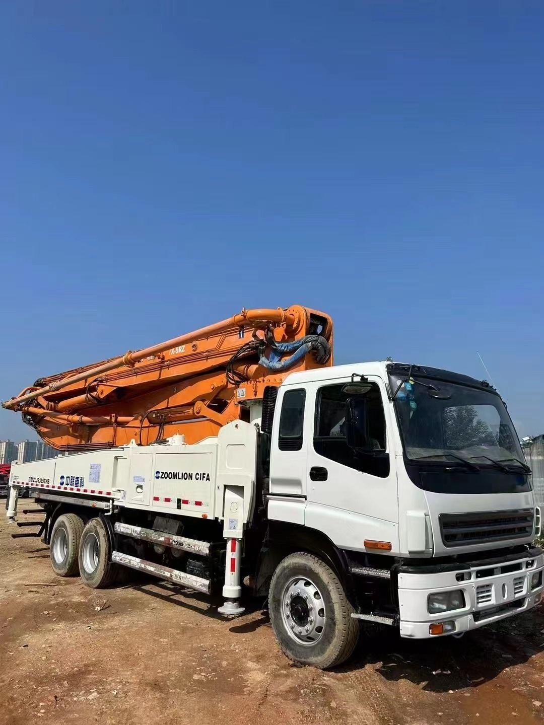 2013 Used Zoomlion 47M Concrete Mixer Truck Isuzu  Chassis Used Concrete Pump Truck For Sale