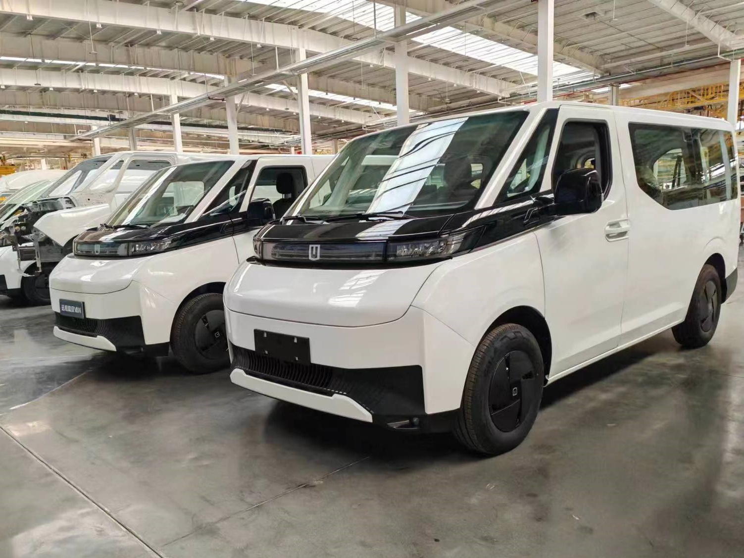 2024 World Premiere Geely New Super Van Extra-Large Space Electric Cargo EV Van