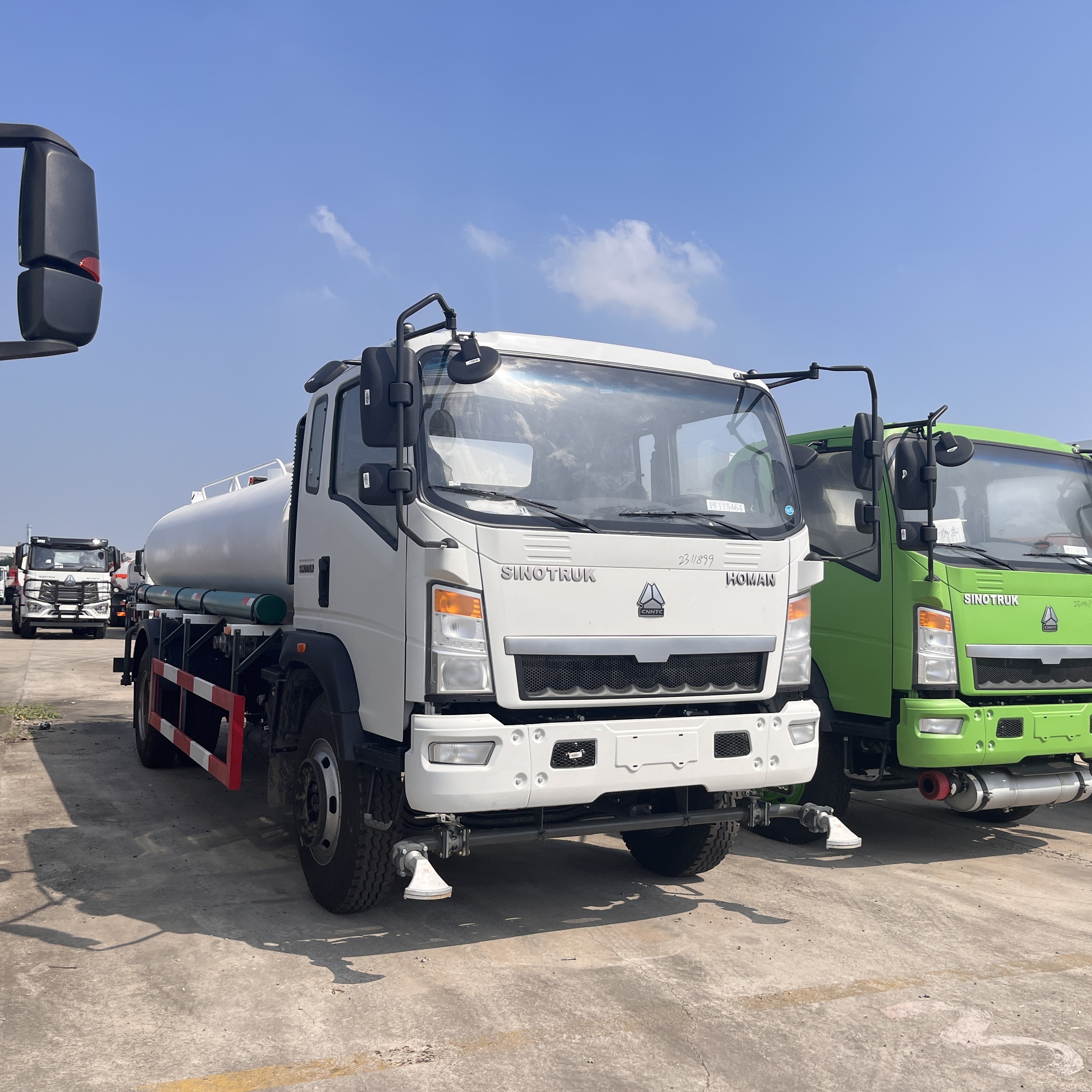 Cheap Office Price Sinotruk Diesel Oil Water New 6x4 8x4 4x2 10 Wheel Fuel Tanker Truck