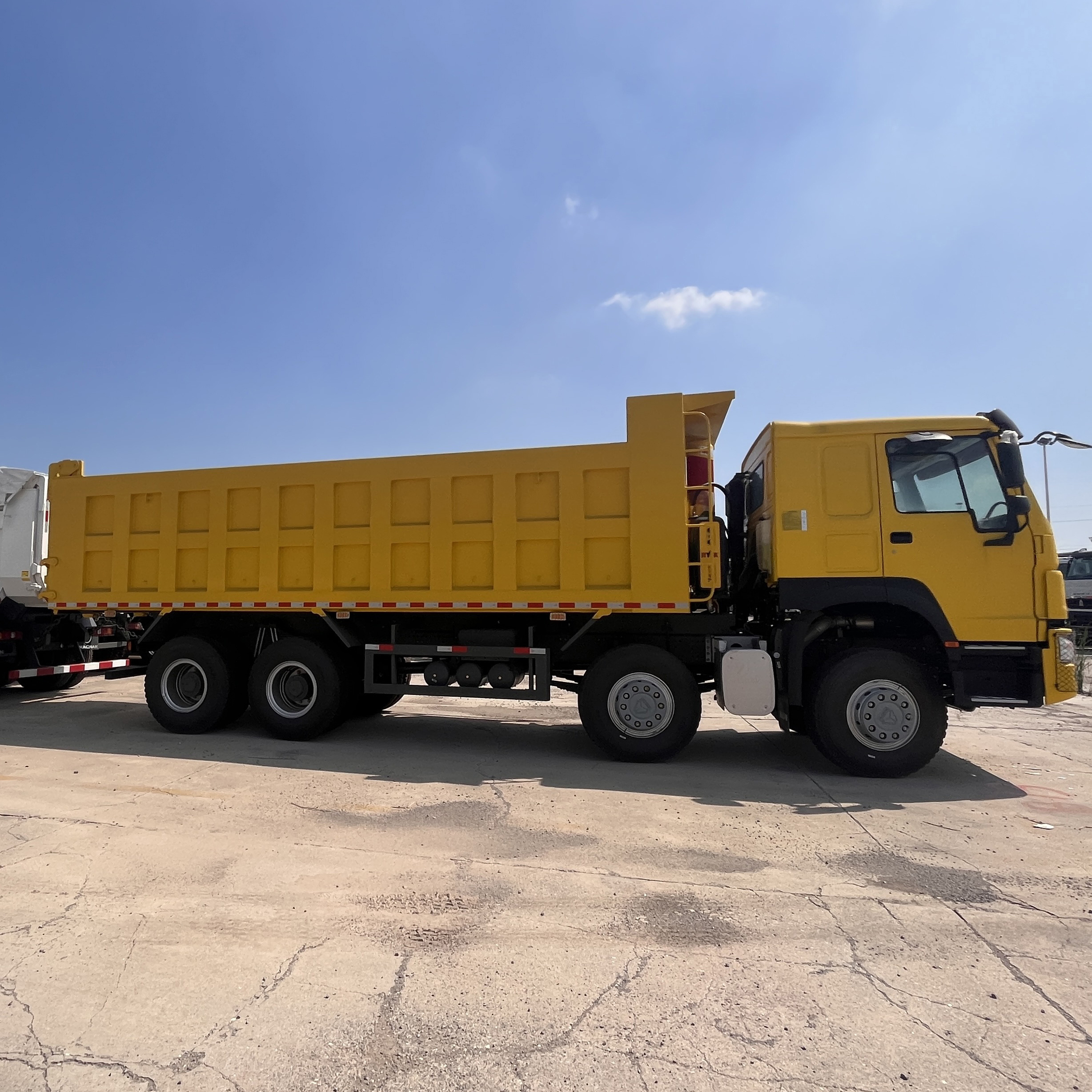 New Used Dump Truck Guyana Sinotruck 50 Ton 8x4 12 Wheel Mining Dump Truck