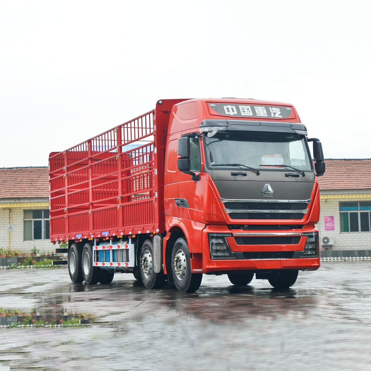 Factory Price Cargo Trucks 30tons 6X4 8X4 Howo Trucks High Fence  Cargo