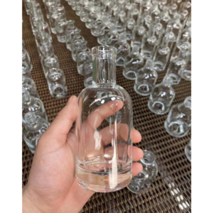 China suppliers bulk shaped small 50 ml 200 ml 250 ml glass liquor bottle for Tequila Gin Vodka Rum Mini Pocket Bottle