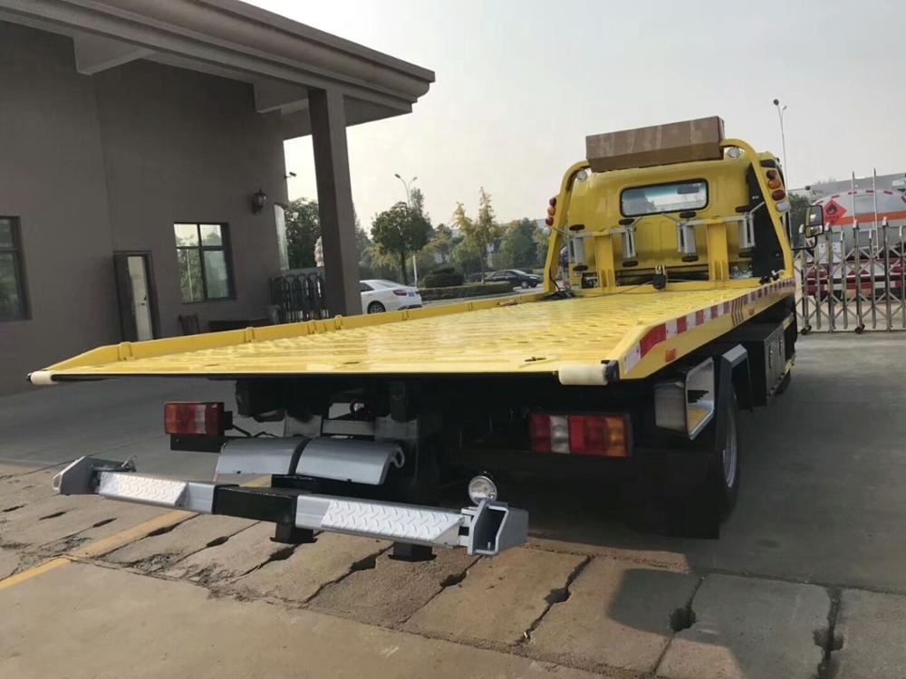 Sinotruk HOWO 4X2 Flatbed tilt tray wrecker truck 3 ton 5 tons tow truck for sale