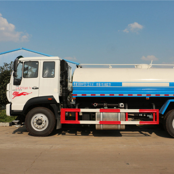 Good quality and price SINOTRUK 6X4 water truck 5000 gallon water tank truck sprinkler tanker truck