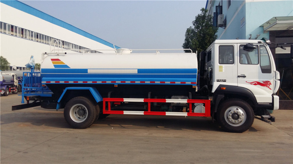 Good quality and price SINOTRUK 6X4 water truck 5000 gallon water tank truck sprinkler tanker truck