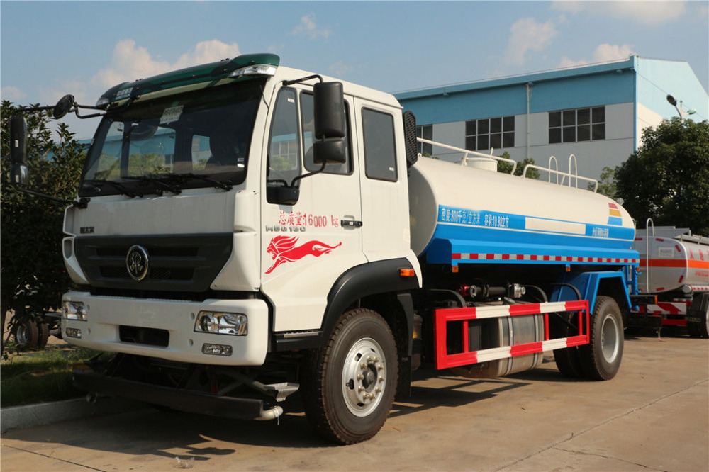 Good quality and price SINOTRUK 6X4 water truck 5000 gallon water tank truck sprinkler tanker truck