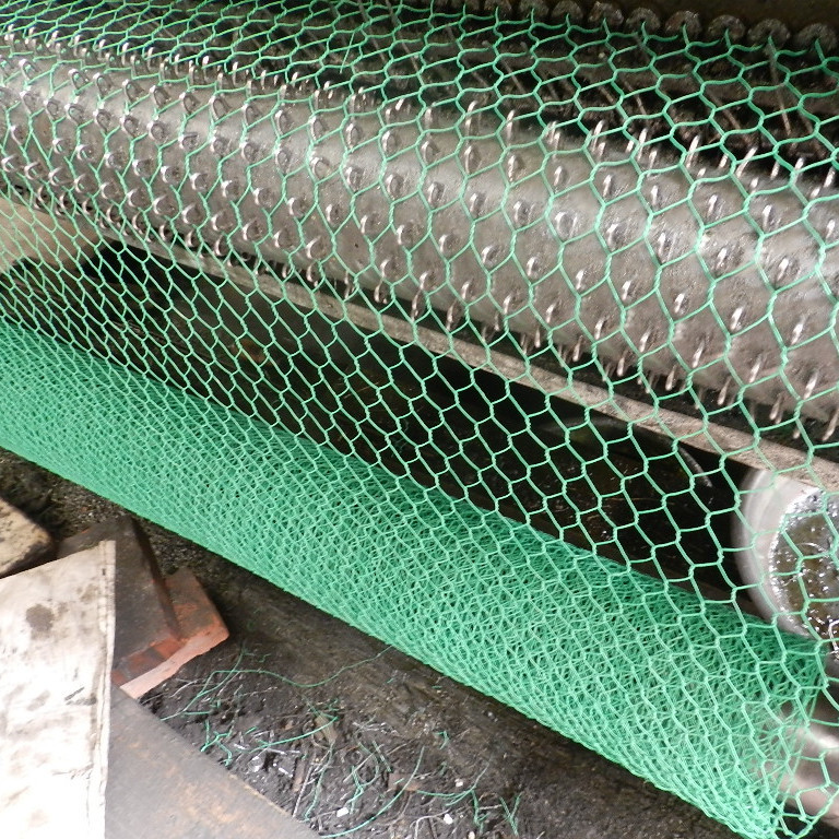 2024 Hexagonal wire mesh roll/ Poultry fencing chicken coop hexagonal wire netting/ small hole chicken wire mesh netting roll