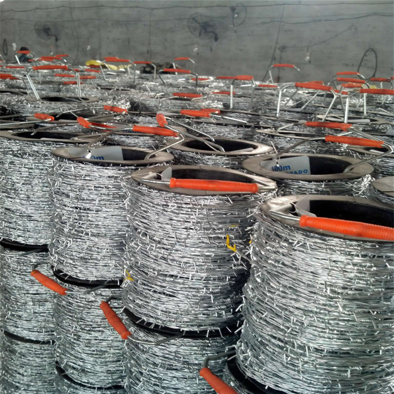 2024 Factory barbed wire price per roll Direct Sale 10 12 14 16 18 gauge Hot-Dipped Galvanized Secure Barbed Fencing Barbed wire