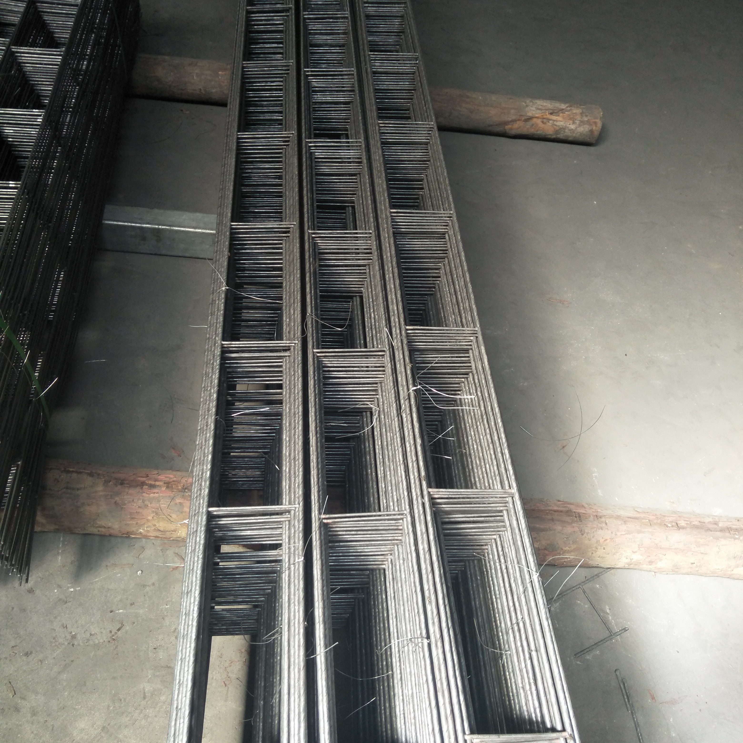 Hot sale Carbon steel reinforced concrete brick wall reinforcing mesh construction building material 3 bars 4 bars trench mesh