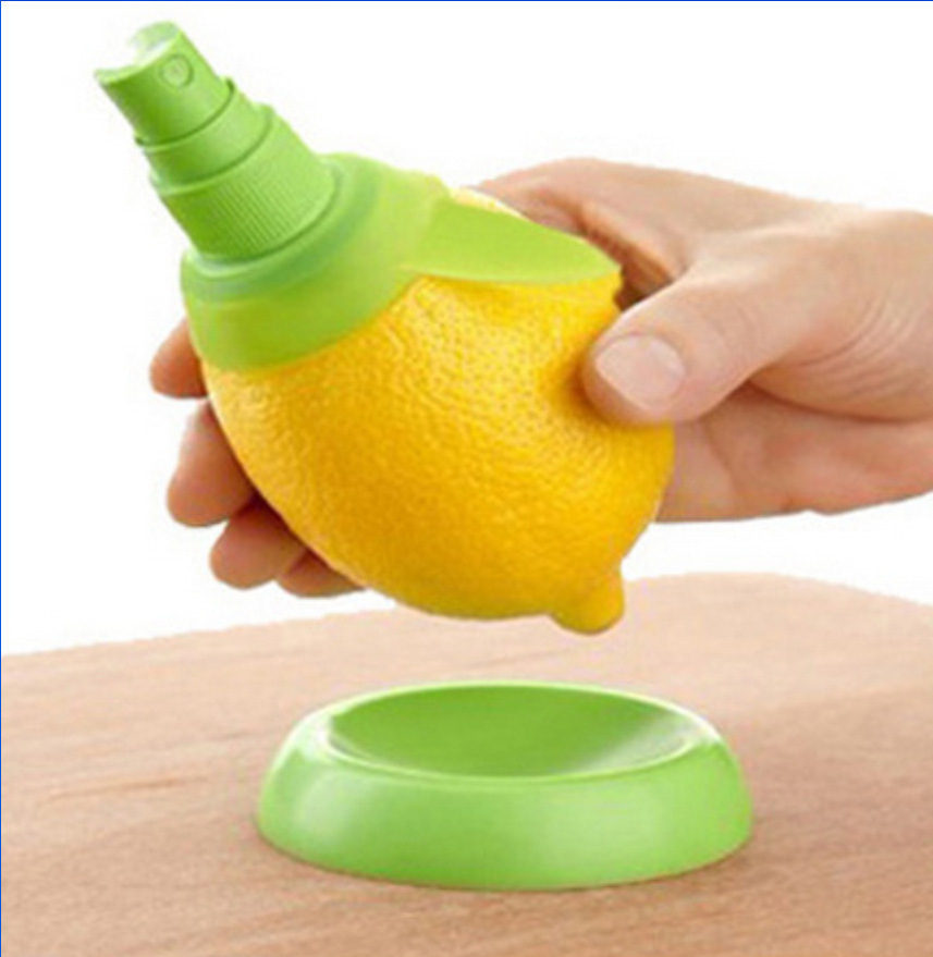 Manual fruit juice sprayer Mini kitchen gadgets vegetable and fruit tools