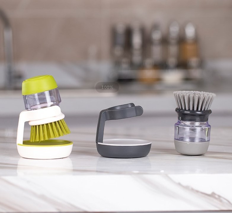 New design Soap Dispensing Palm Dish Washing Cleaning Brush Refillable Comb Shampoo Dispenser Brush Pet Shower Brush