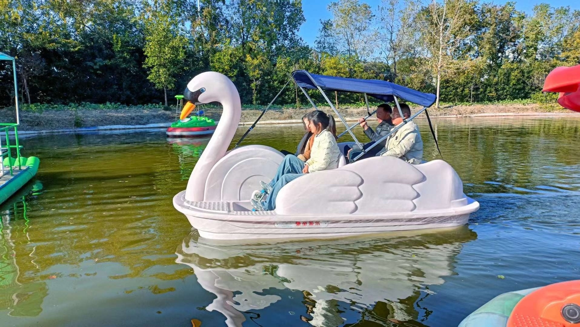 2 Person 4 Person PE Swan Pedal Foot Paddle Boat