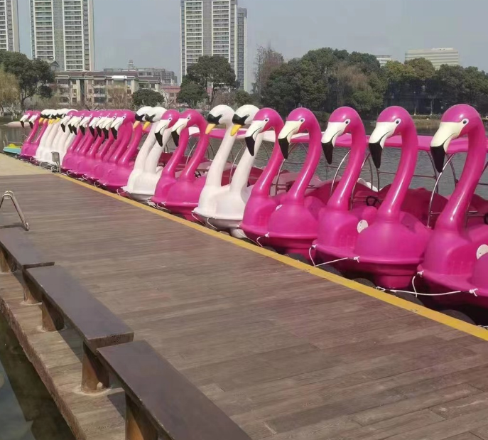 Attractive Famous pink flamingo yellow duck electric motor boat amusement equipment adult pedal boat