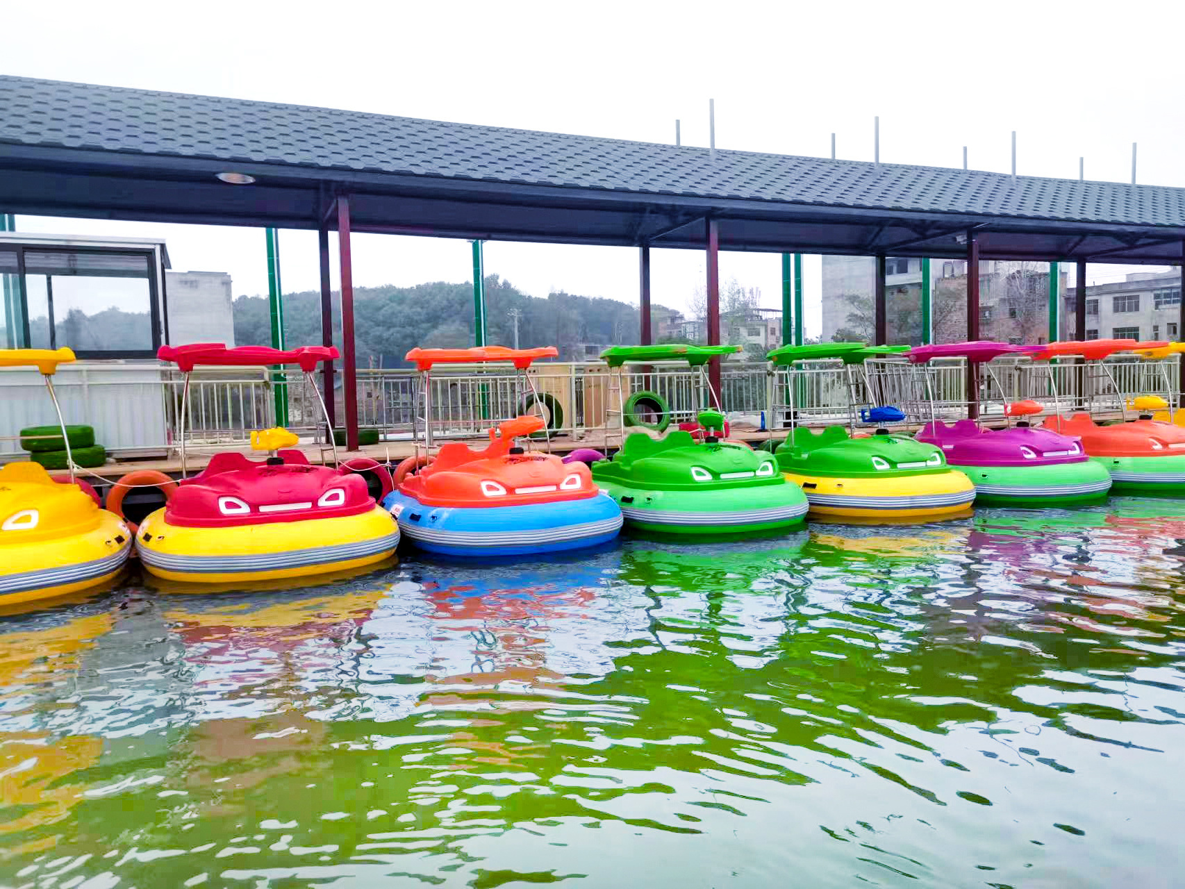 Latest Electric Bumper Boat with LED light for Sea Lake River