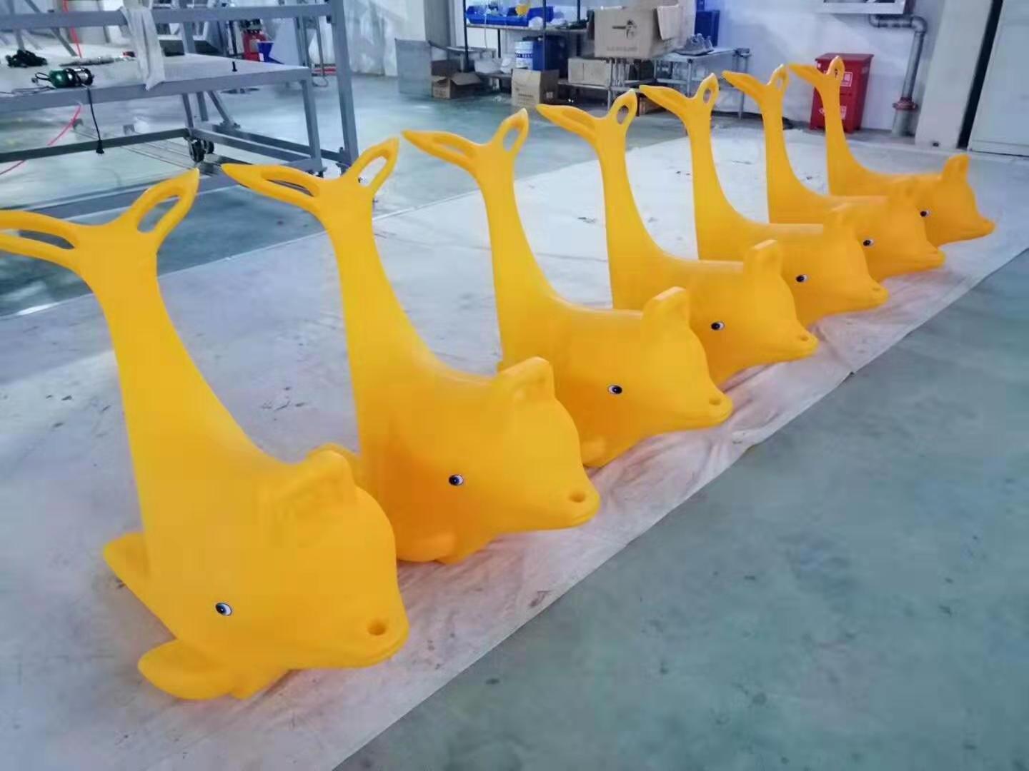 Factory supply price dolphin sealion ice rink toys for skating ice booster helper with ice blade