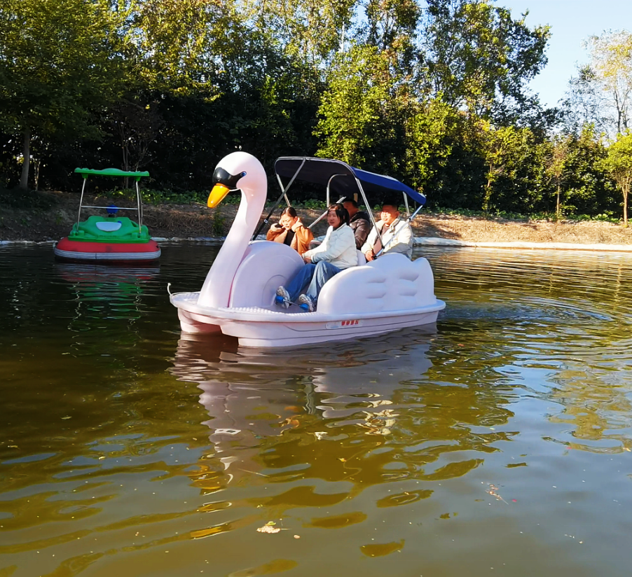 China Chitong water amusement park equipment 2 seats 4 seats used duck swan pedal boat