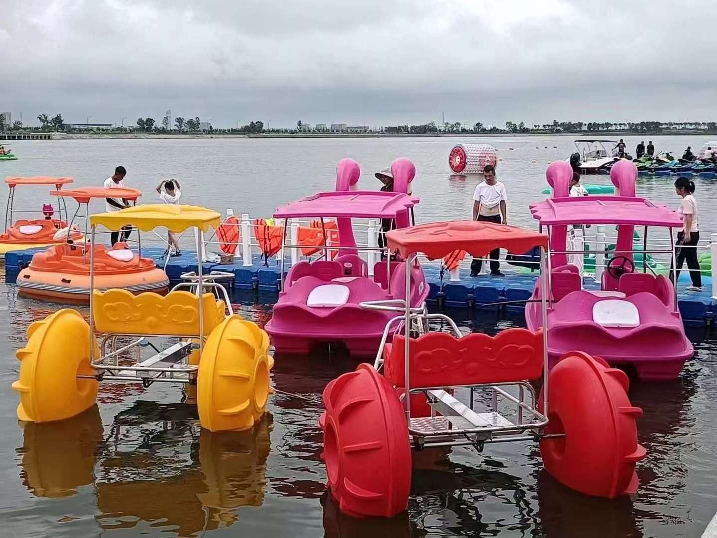 Outdoor water pedal boat tricycle aqua cycle water trikes for sale