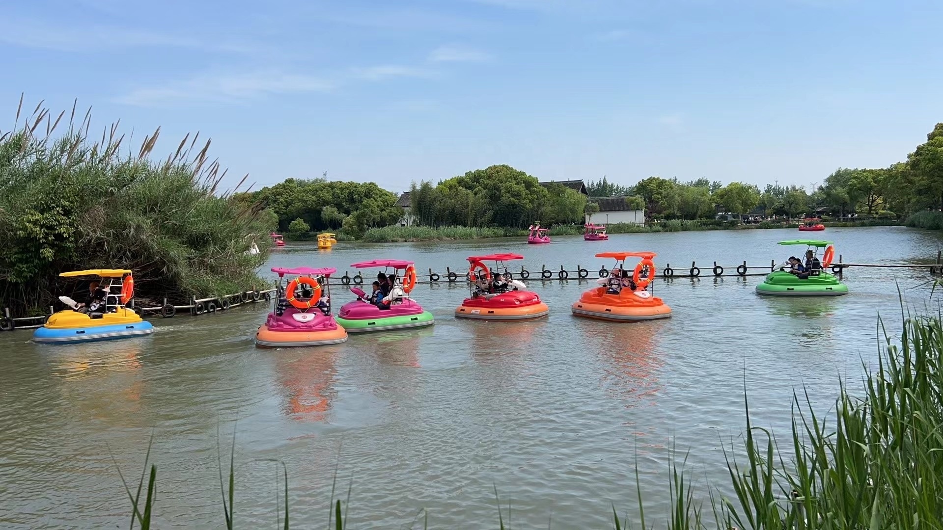 Crazy Bumper Boat Donut Motor Electric Bumper Boat For Sale