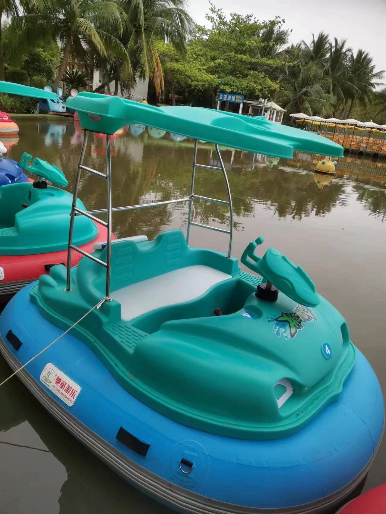 Super hot motorized adults water inflatable kids electric bumper boat