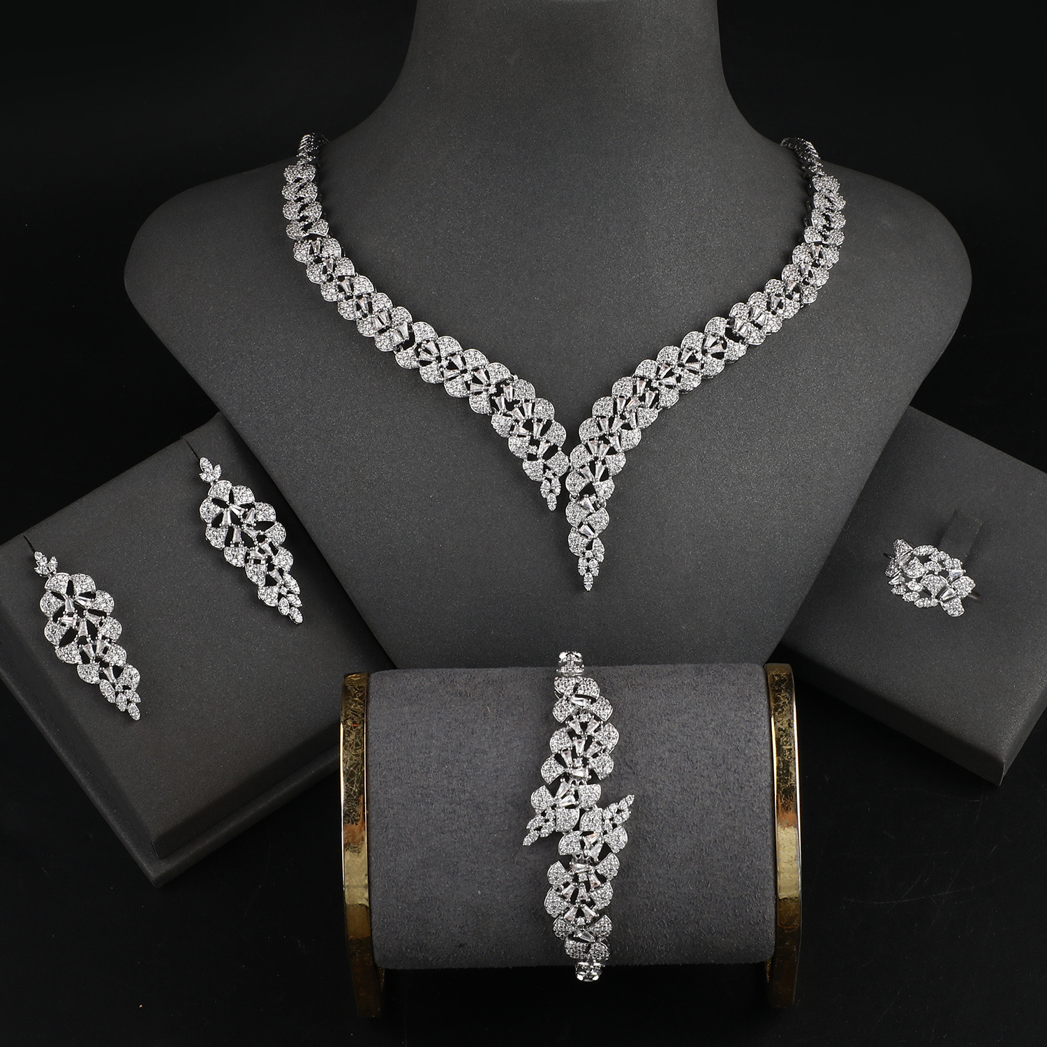 Ladies Luxury 4piece CZ Zircon Dubai Bridal Accessories Wedding Jewelry Sets Indian Exquisite Necklace Set Jewellery Women