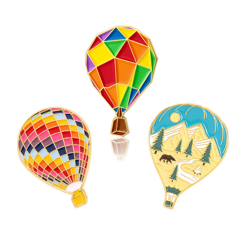 Decorative custom travel souvenir brooch lapel pin badge metal enamel hot air balloon pin with gold plated