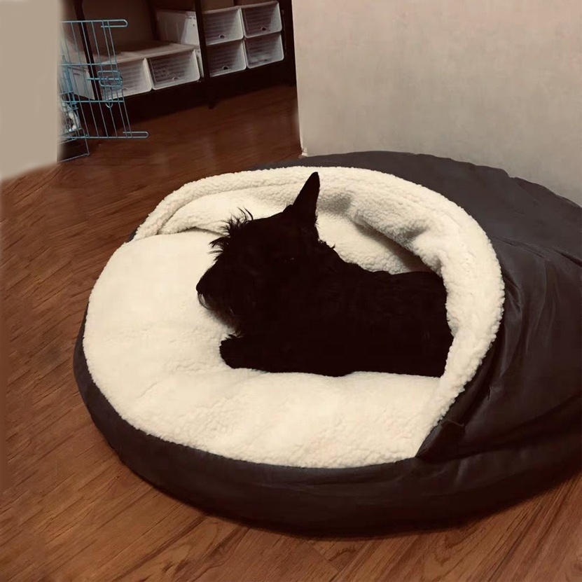 Wholesale Pet Accessories Washable Cozy Snoozer Luxury Cat Bed Large Round  Snuggery Blanket Burrow Dog Cave Bed