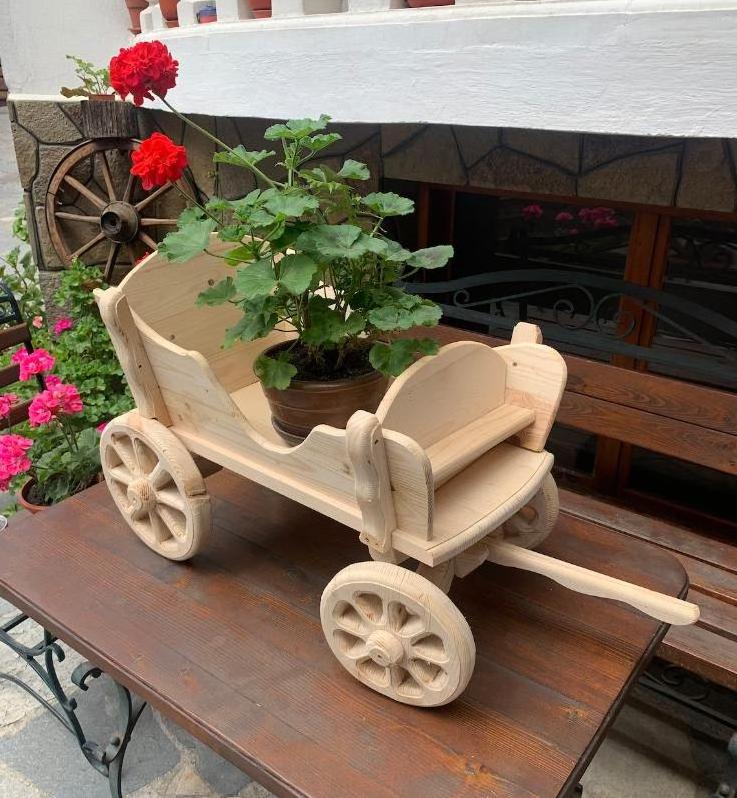 Flower Pot Wooden Cart Flower Pot Wheelbarrow Planter Wooden Wagon Planter Outdoor Garden Plant Planter