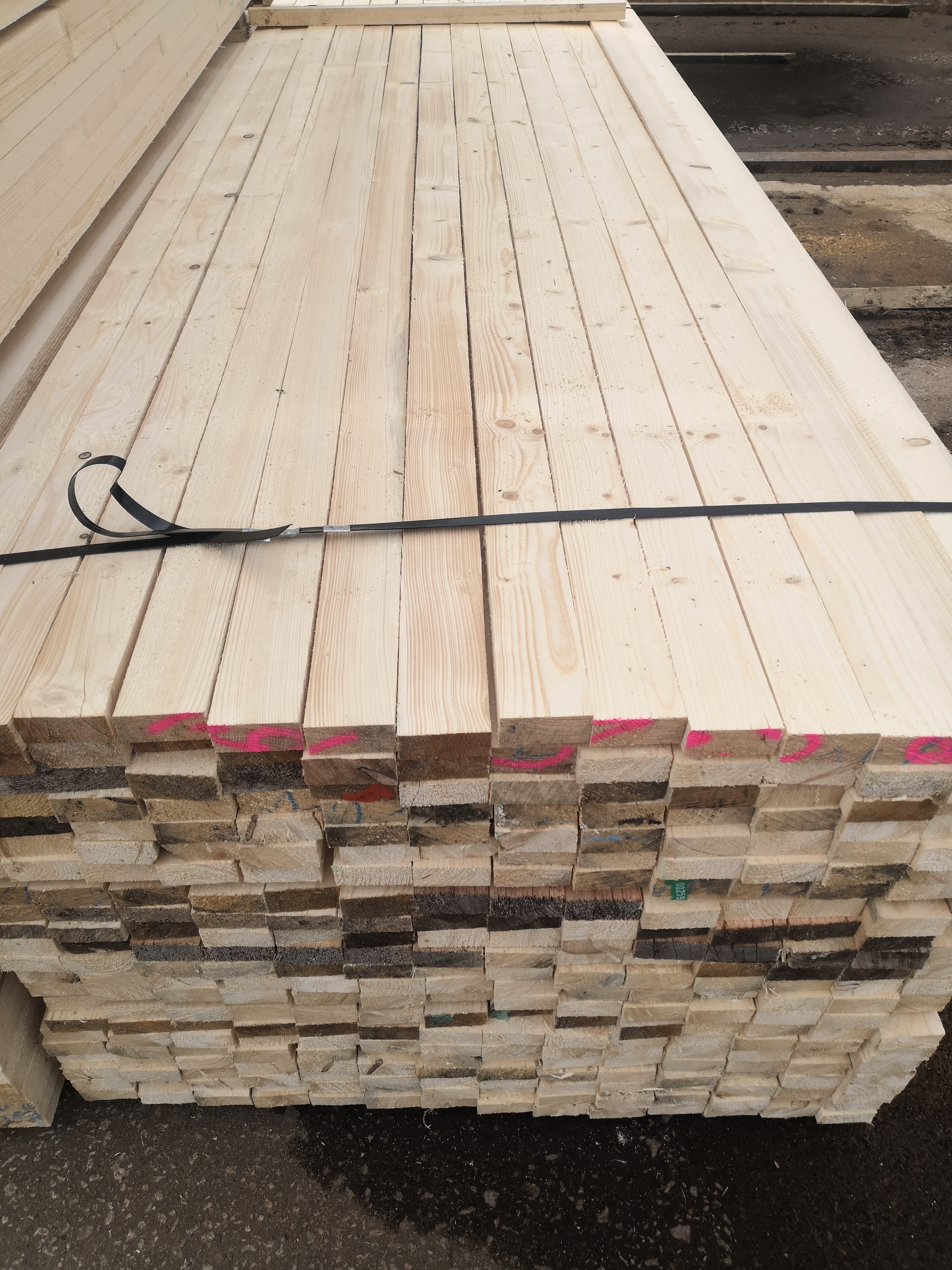 Kiln dried wood Solid pine wood building materials, pine wood, pine sawn timber