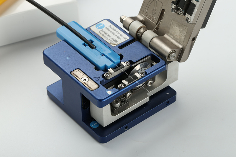 Optical Fiber Cleaver