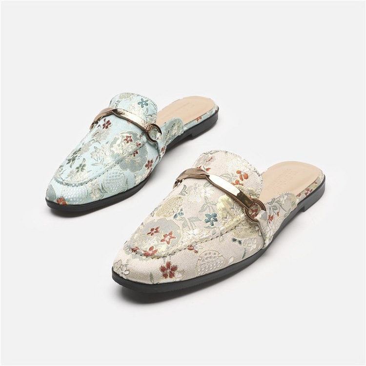 Women Floral Embroidery Metal Decor Flat Shoes Women's Chinese Traditional Shoes Design Slip-on Arch Support Outdoor Wear Shoes