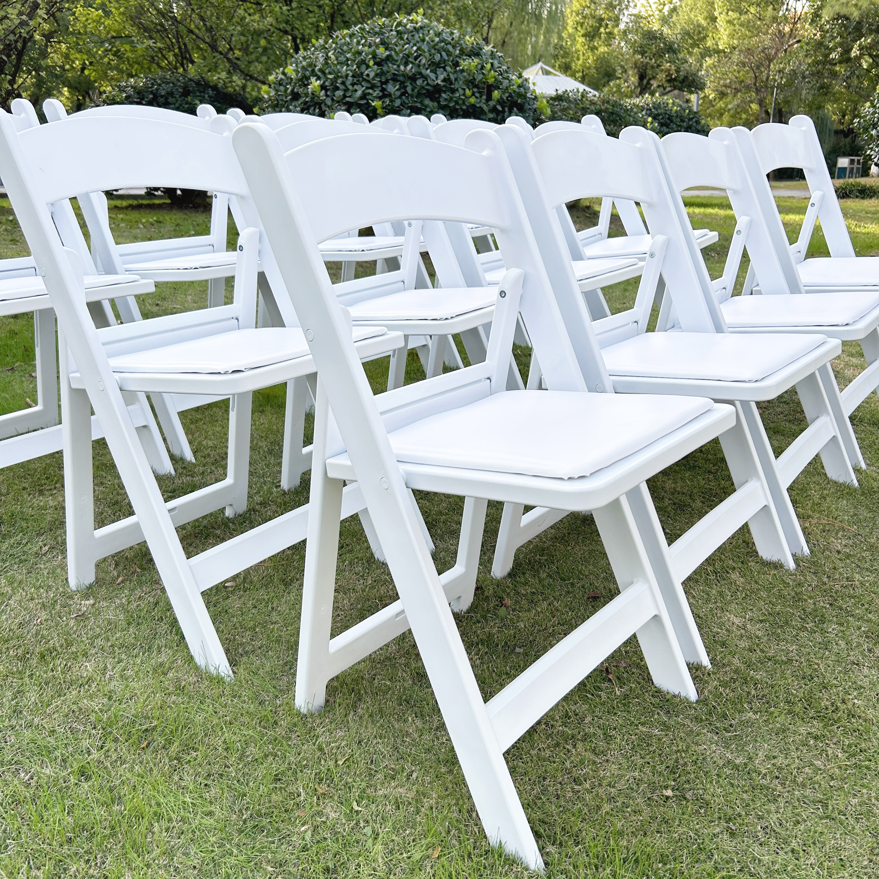 Wholesale Garden White Black Colors Wedding Ceremony Banquet Event Stackable Foldable Plastic Resin Outdoor Folding Chair