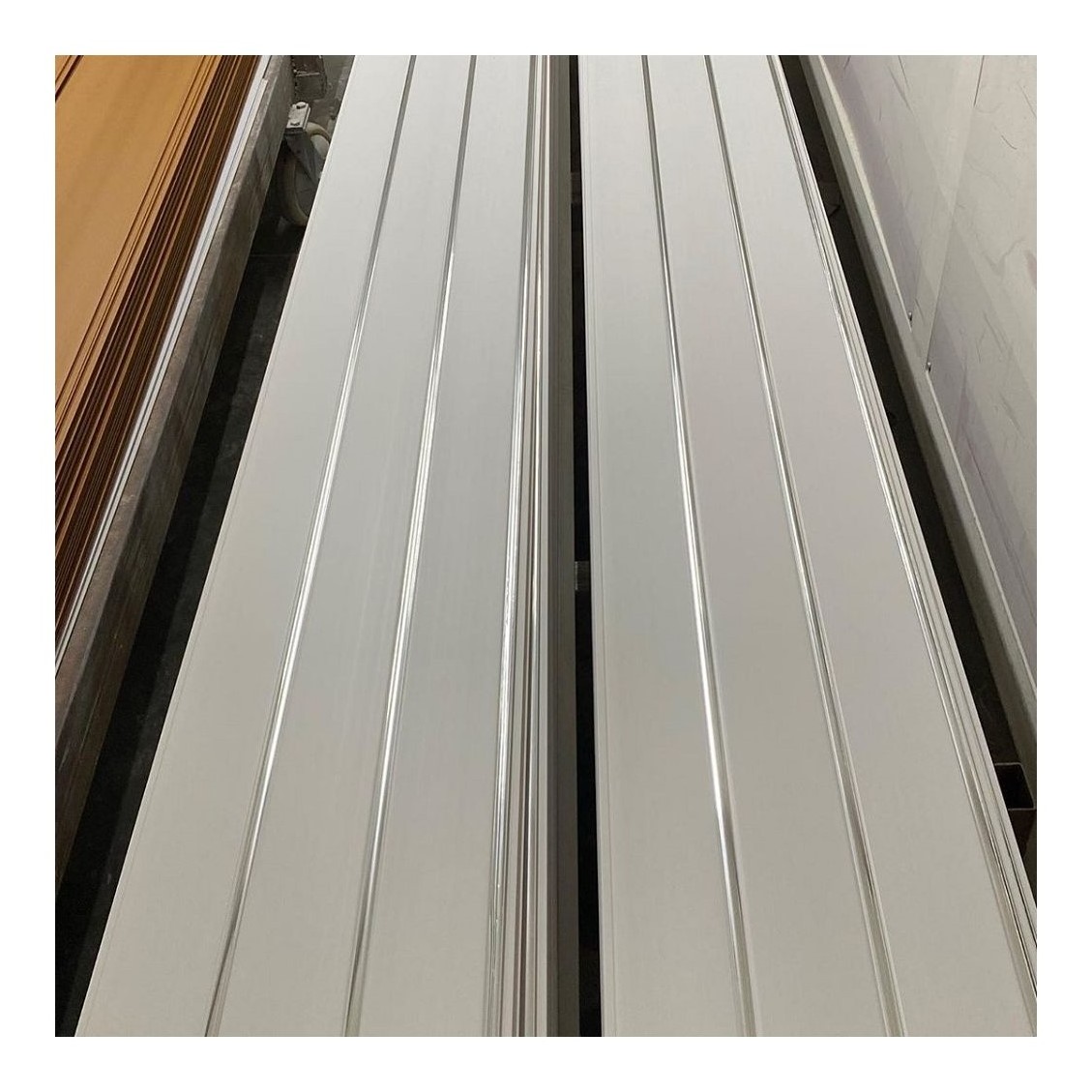 hot sales laminate pvc ceiling panel fluted pvc ceiling board hot stamping pvc drop ceiling with clips