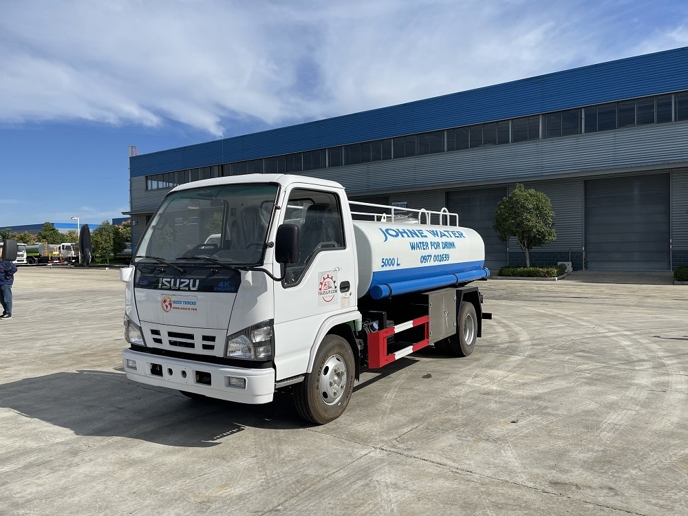 Isuzu 5000 liter 304 stainless steel material  drinking water tank truck for sale