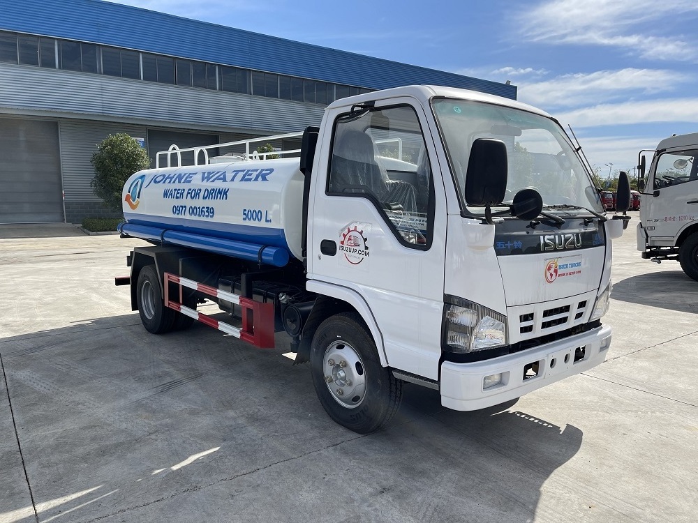 Isuzu  5000 liters drinking water tank truck with 304 stainless steel material for sale