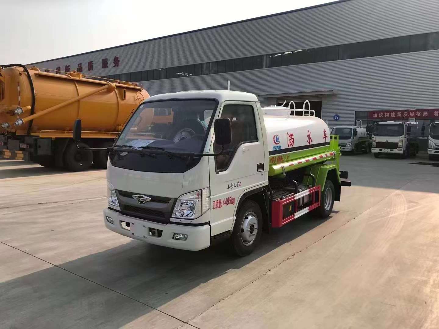 Foton 3000L Small urban green sprinkler  water tank truck for sale