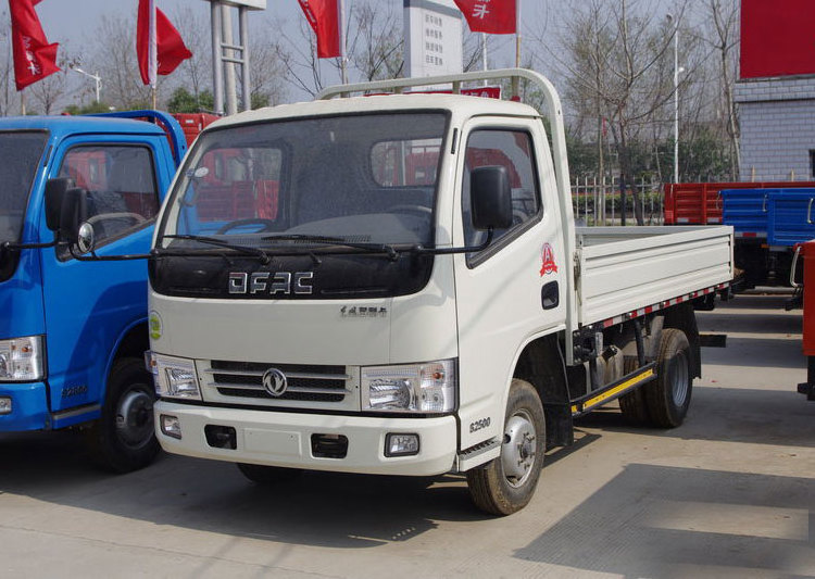 Cheap 82HP 6 Wheeler 4x2 Dong Feng 4.1m Mini Light  Flatbed Dump Cargo Van 5 Tons Trucks Price For Sale