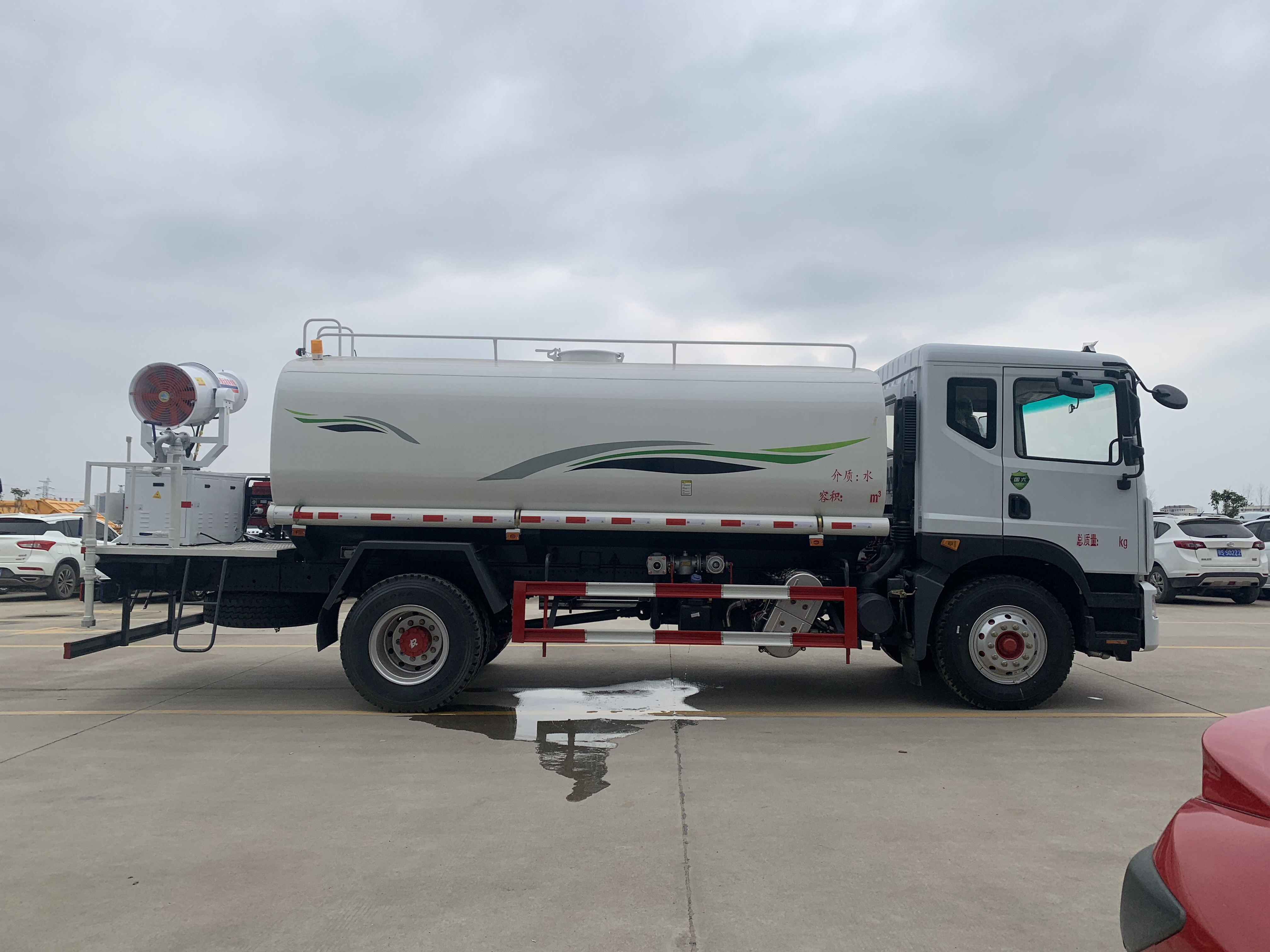 Dongfeng 12000 liter  transport water tank truck for sale