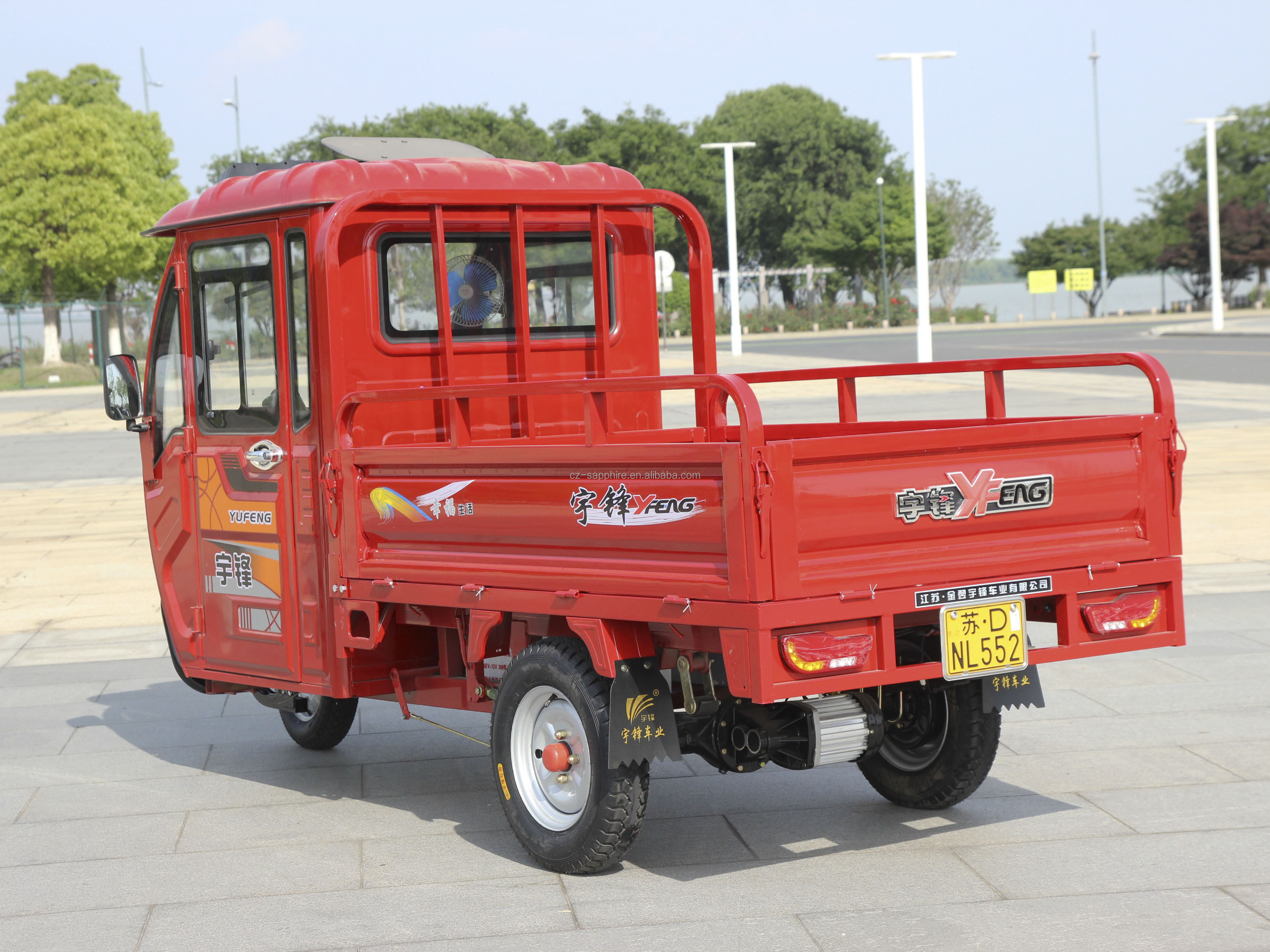 YF-FX 3 wheel electric tricycle for cargo  ,big  electric truck with big cabin